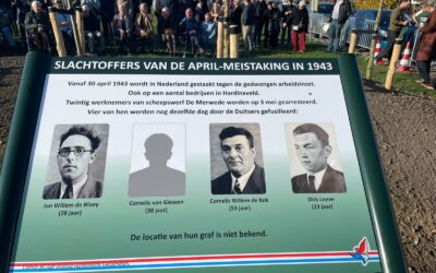 Emoties bij onthulling herdenkingsbord slachtoffers van april-mei staking in 1943 in Hardinxveld-Giessendam